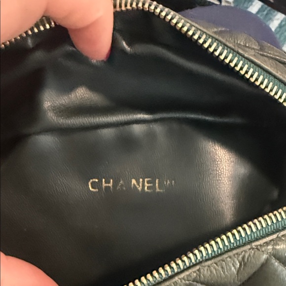 CHANEL Quilted Green Belt Bag (1990s) - Picture 2 of 8